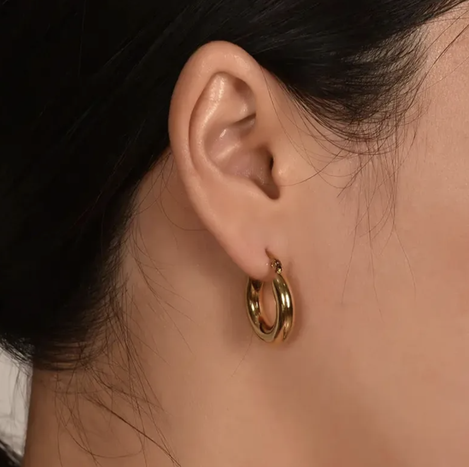 Round Minimal Stud Earrings
